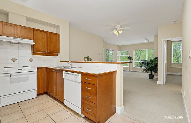 207 6198 Ash Street Oakridge VW