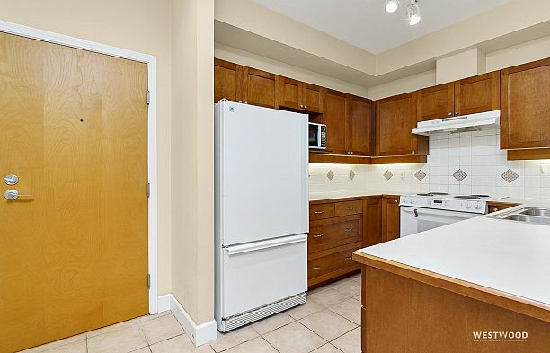 207 6198 Ash Street Oakridge VW