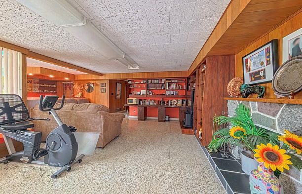 6762 Neal Street South Cambie