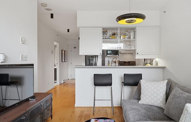 303 1888 York Avenue Kitsilano