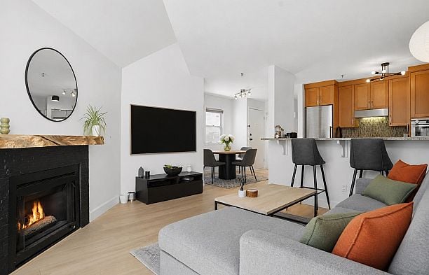 408 2020 W 8th Avenue Kitsilano