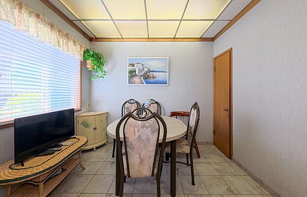 6762 Neal Street South Cambie