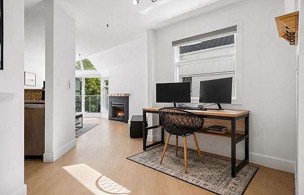 408 2020 W 8th Avenue Kitsilano