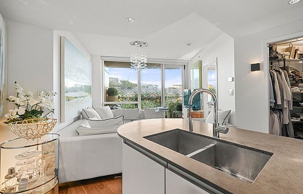 803 8555 Granville Street S.W. Marine
