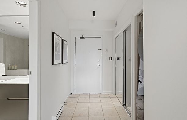 303 1888 York Avenue Kitsilano