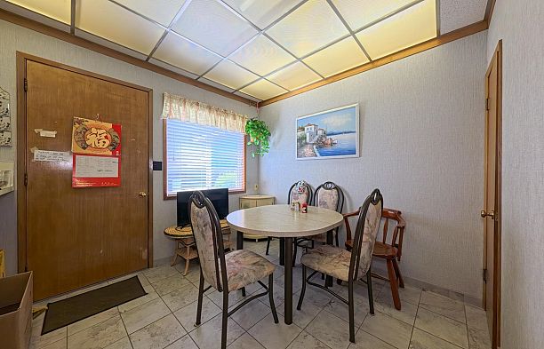 6762 Neal Street South Cambie