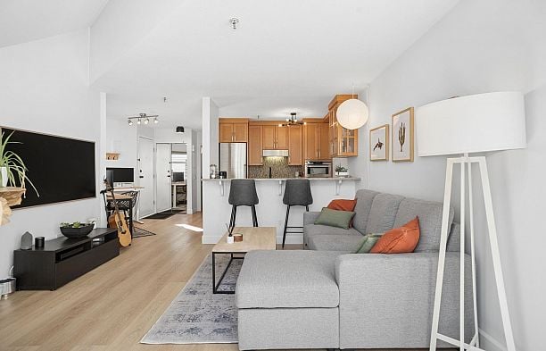 408 2020 W 8th Avenue Kitsilano