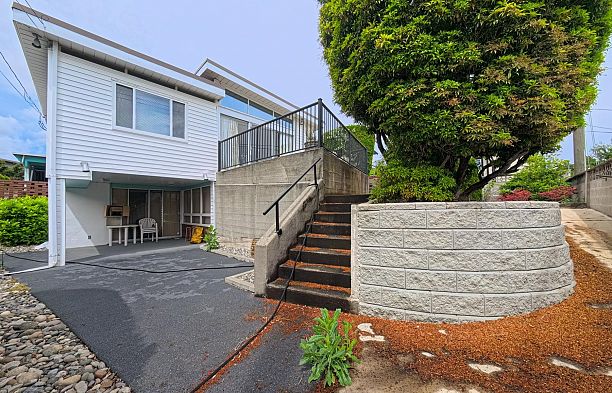6762 Neal Street South Cambie