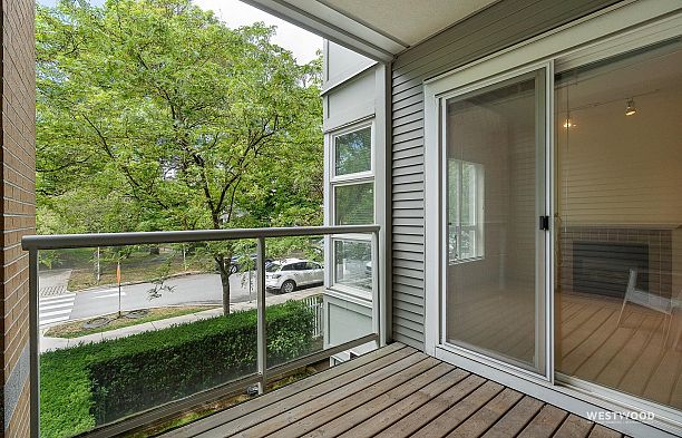 207 6198 Ash Street Oakridge VW