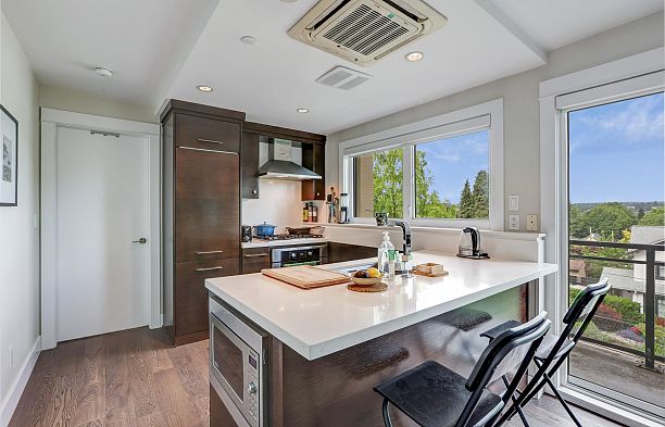 301 3028 Arbutus Street Kitsilano