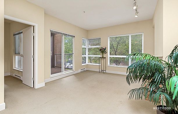207 6198 Ash Street Oakridge VW