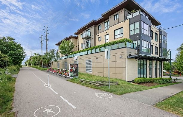 301 3028 Arbutus Street Kitsilano