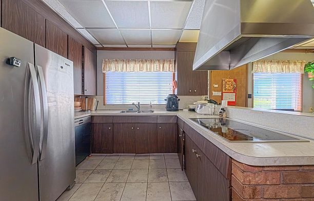 6762 Neal Street South Cambie
