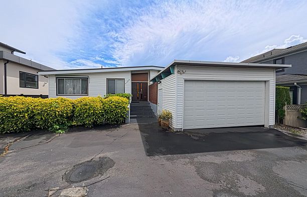 6762 Neal Street South Cambie