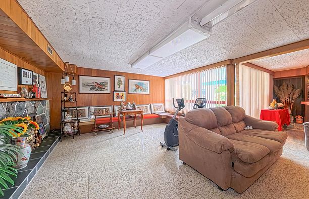 6762 Neal Street South Cambie