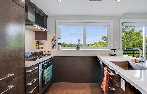 301 3028 Arbutus Street Kitsilano