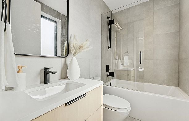 2 3036 W 14th Avenue Kitsilano