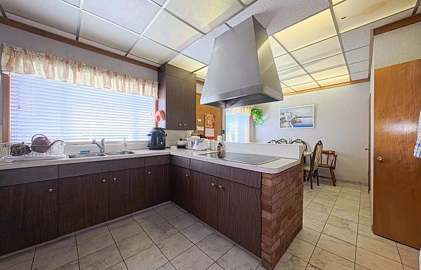 6762 Neal Street South Cambie