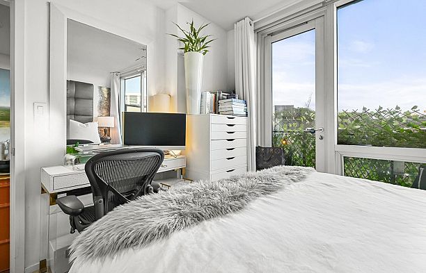 803 8555 Granville Street S.W. Marine