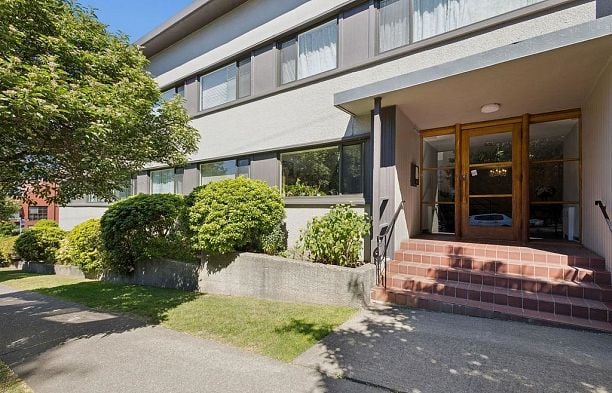 207 2494 Cornwall Avenue Kitsilano