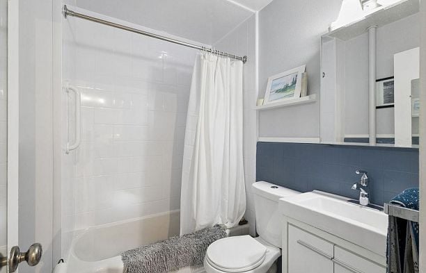 207 2494 Cornwall Avenue Kitsilano