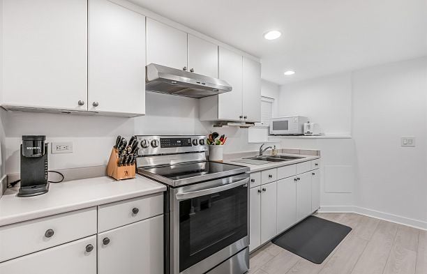 3732 W 2nd Avenue Point Grey
