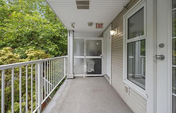 201 1868 W 8th Avenue Kitsilano