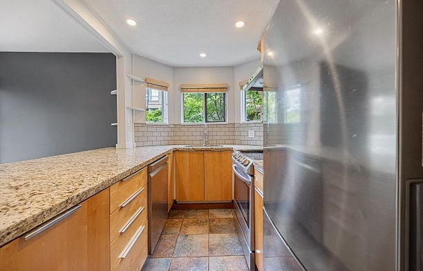 201 1868 W 8th Avenue Kitsilano