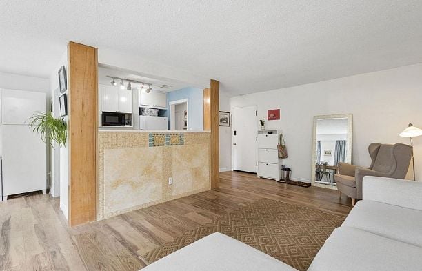207 2494 Cornwall Avenue Kitsilano