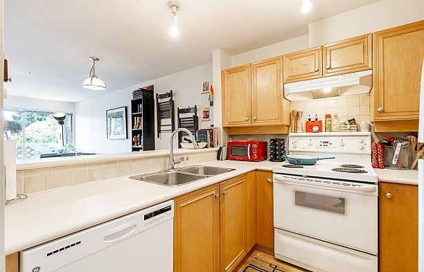 306 2929 W 4th Avenue Kitsilano
