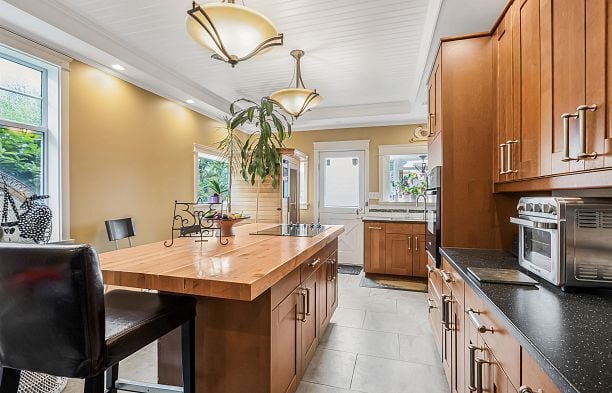 3732 W 2nd Avenue Point Grey