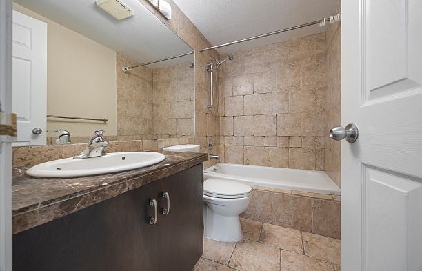 201 1868 W 8th Avenue Kitsilano