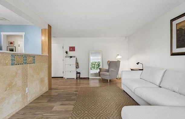 207 2494 Cornwall Avenue Kitsilano