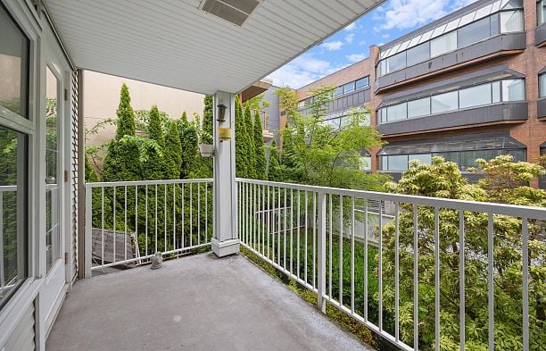 201 1868 W 8th Avenue Kitsilano