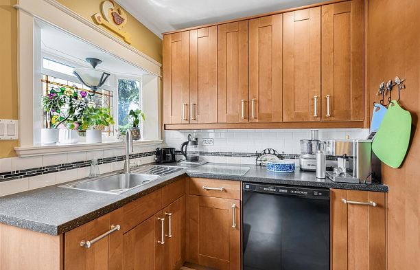 3732 W 2nd Avenue Point Grey