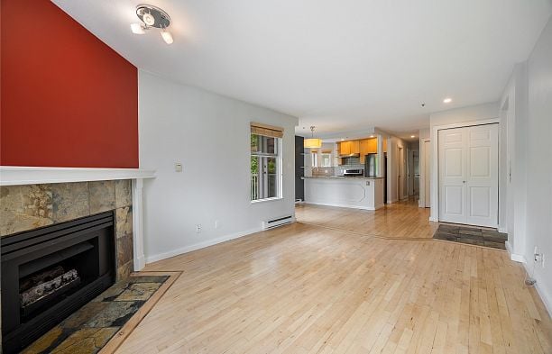 201 1868 W 8th Avenue Kitsilano