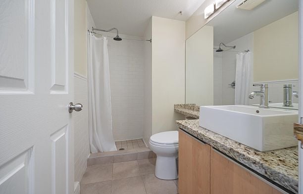 201 1868 W 8th Avenue Kitsilano
