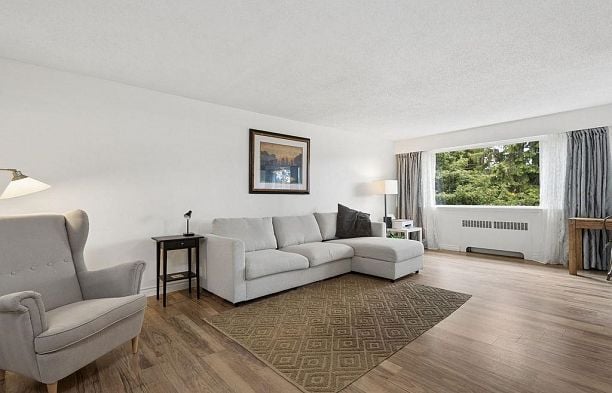 207 2494 Cornwall Avenue Kitsilano