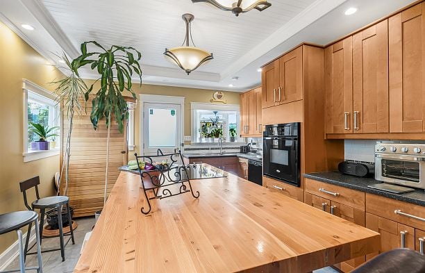 3732 W 2nd Avenue Point Grey