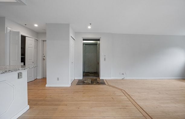 201 1868 W 8th Avenue Kitsilano