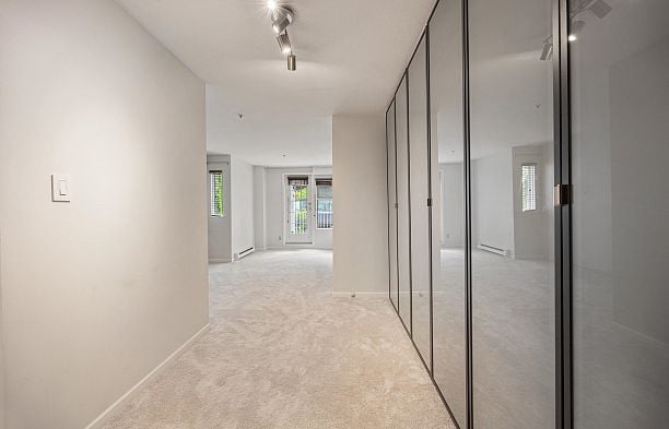 201 1868 W 8th Avenue Kitsilano