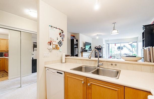 306 2929 W 4th Avenue Kitsilano