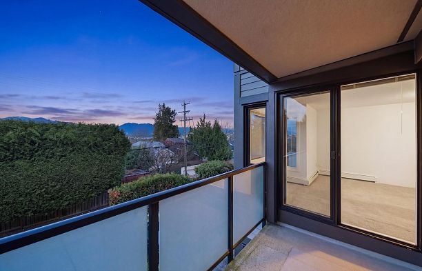 207 3663 W 16 Avenue Point Grey