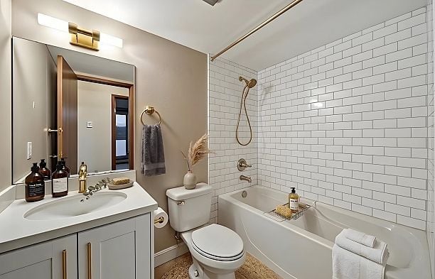 207 3663 W 16 Avenue Point Grey