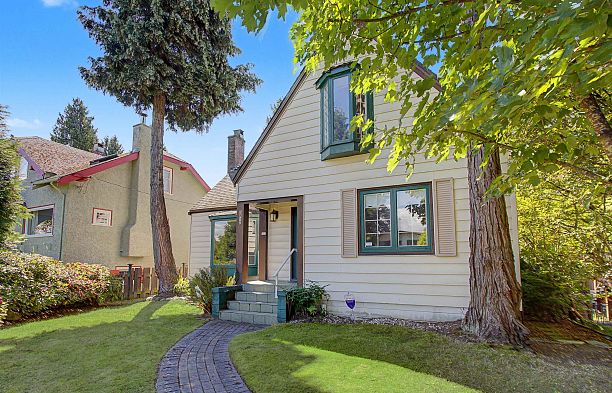 2812 W 33rd Avenue MacKenzie Heights