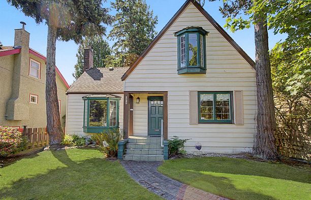 2812 W 33rd Avenue MacKenzie Heights