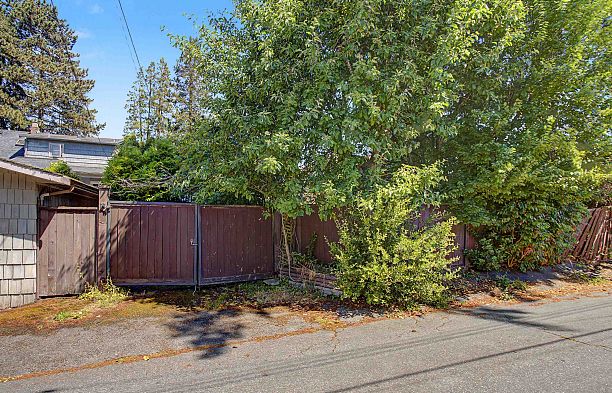 2812 W 33rd Avenue MacKenzie Heights