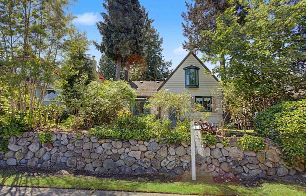 2812 W 33rd Avenue MacKenzie Heights