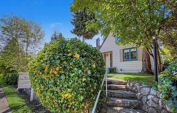2812 W 33rd Avenue MacKenzie Heights