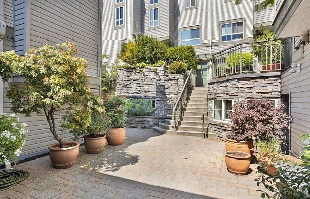 26 2375 W Broadway Kitsilano